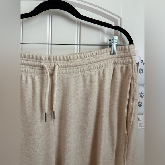 Aerie The Chill Jogger - Picture 2 of 4